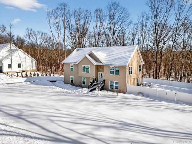 31 Greenshire Way, Walden, NY 12586