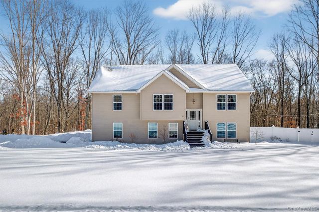 31 Greenshire Way, Walden, NY 12586