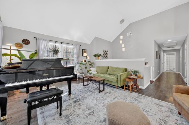 31 Greenshire Way, Walden, NY 12586