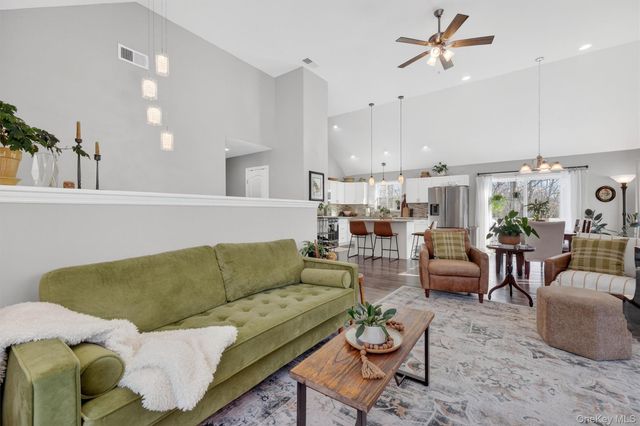 31 Greenshire Way, Walden, NY 12586