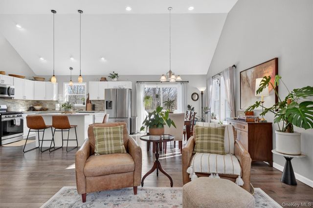 31 Greenshire Way, Walden, NY 12586