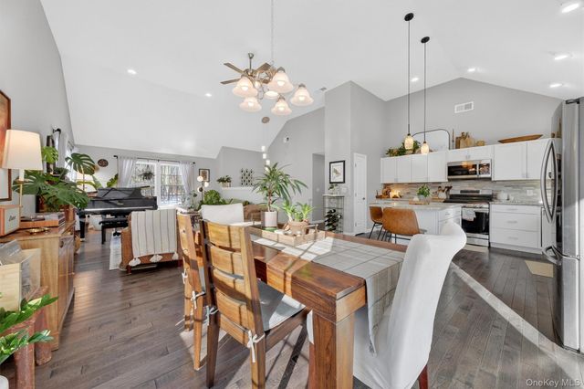 31 Greenshire Way, Walden, NY 12586