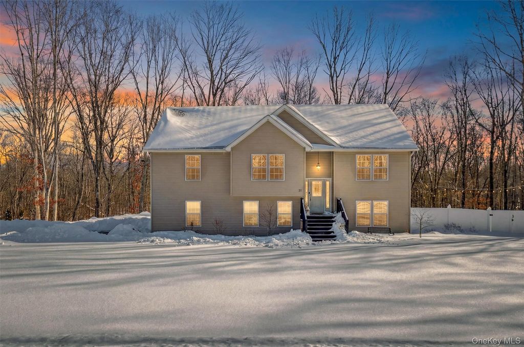 31 Greenshire Way, Walden, NY 12586