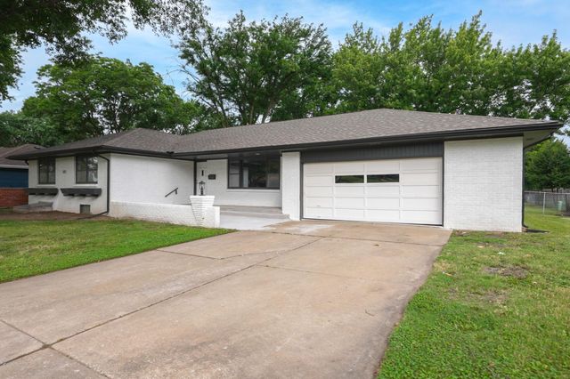 6720 E Zimmerly St, Wichita, KS 67207