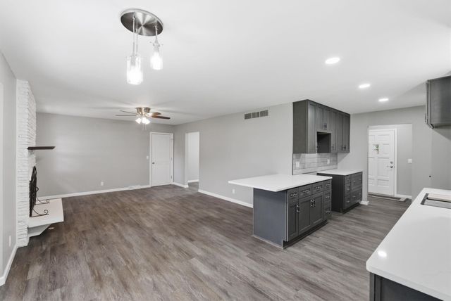 6720 E Zimmerly St, Wichita, KS 67207