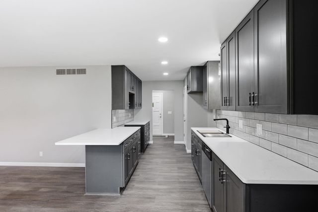 6720 E Zimmerly St, Wichita, KS 67207