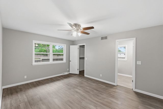 6720 E Zimmerly St, Wichita, KS 67207