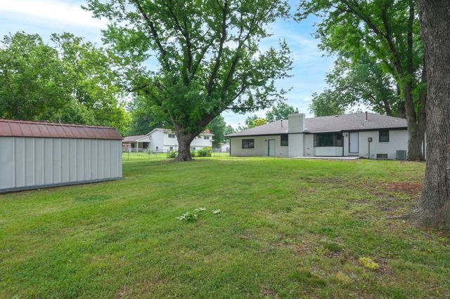6720 E Zimmerly St, Wichita, KS 67207