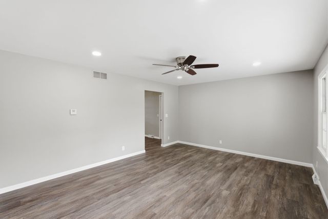 6720 E Zimmerly St, Wichita, KS 67207