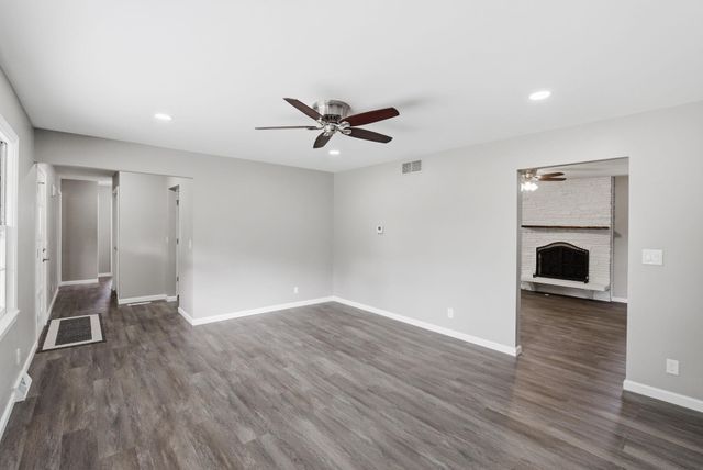 6720 E Zimmerly St, Wichita, KS 67207