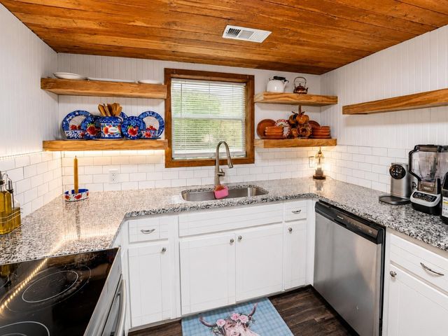 134 Briargrove Street, Crockett, TX 75835