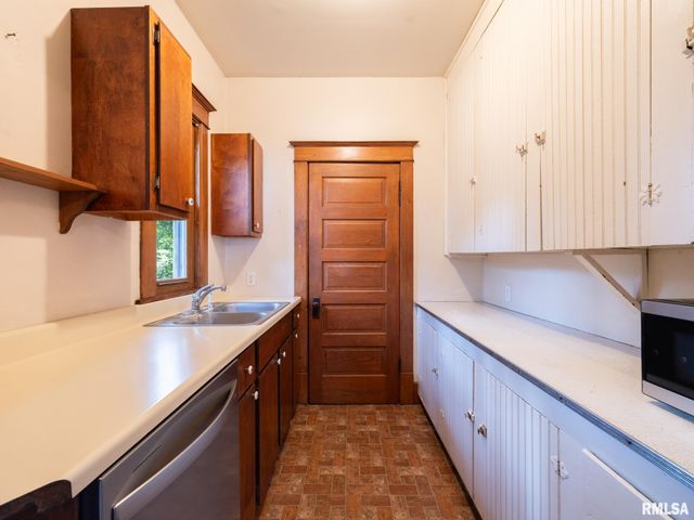 1401 CAROLINE Street, Pekin, IL 61554