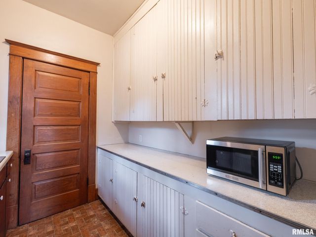 1401 CAROLINE Street, Pekin, IL 61554