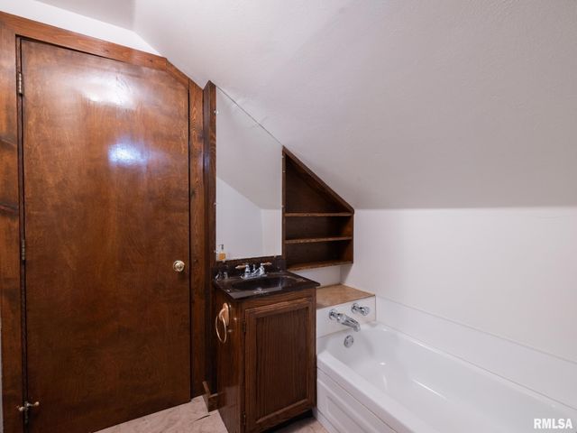1401 CAROLINE Street, Pekin, IL 61554
