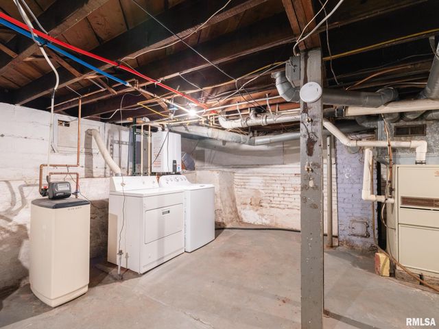 1401 CAROLINE Street, Pekin, IL 61554