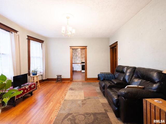 1401 CAROLINE Street, Pekin, IL 61554
