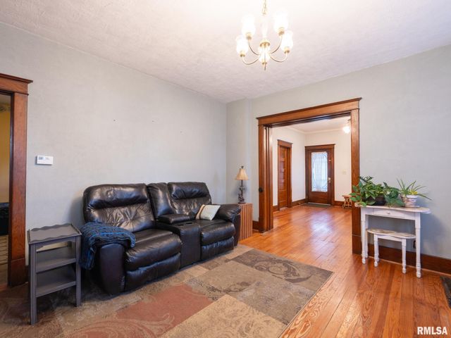 1401 CAROLINE Street, Pekin, IL 61554