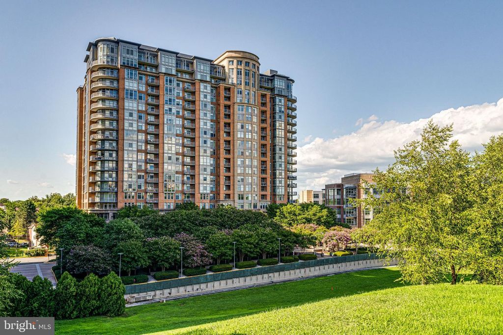8220 CRESTWOOD HEIGHTS DR #316, Mclean, VA 22102