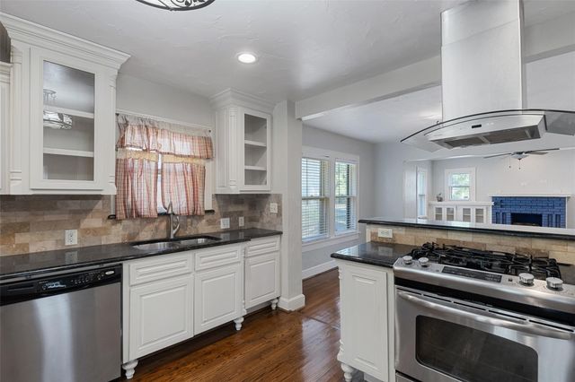 2304 Yucca Avenue, Fort Worth, TX 76111