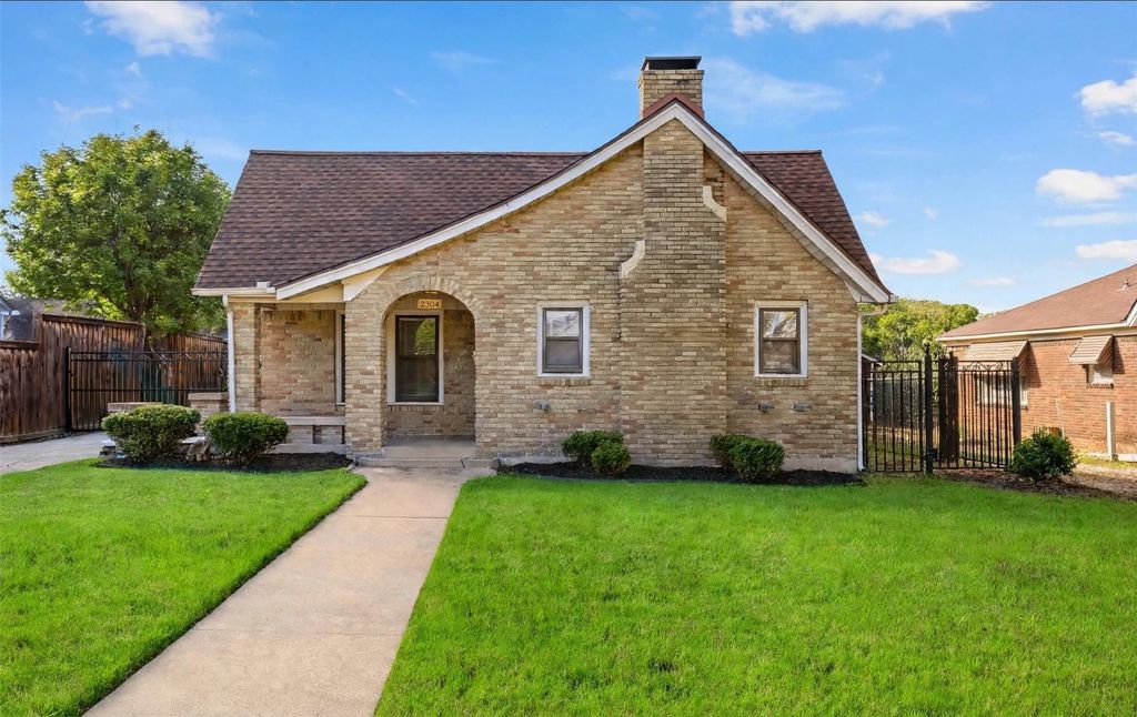 2304 Yucca Avenue, Fort Worth, TX 76111
