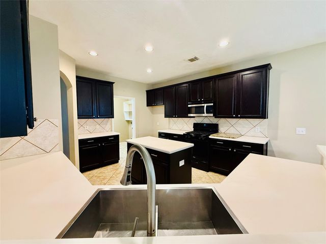 5124 Arborwood Drive, League City, TX 77573