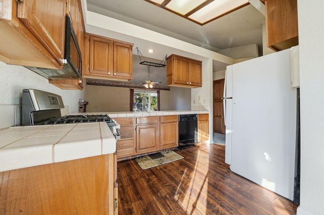 229 Sandpiper Dr, Galt, CA 95632