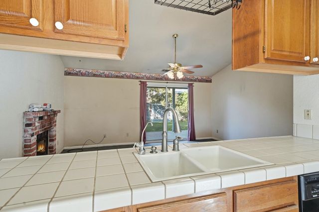 229 Sandpiper Dr, Galt, CA 95632