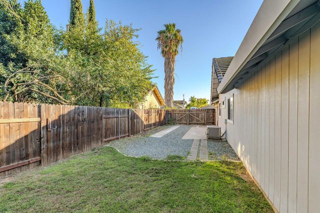 229 Sandpiper Dr, Galt, CA 95632