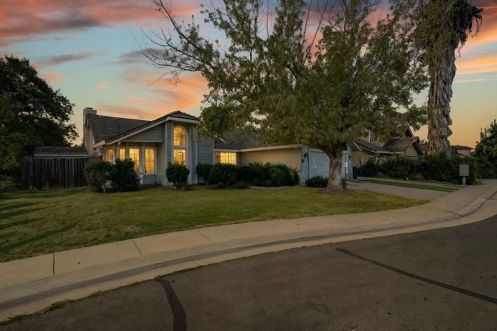 229 Sandpiper Dr, Galt, CA 95632
