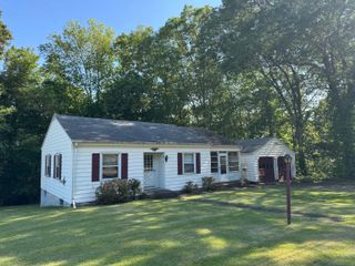 36 Cedar Lane, Montville, CT 06382