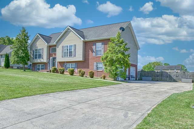 1964 Clemmons Rd, Cookeville, TN 38501