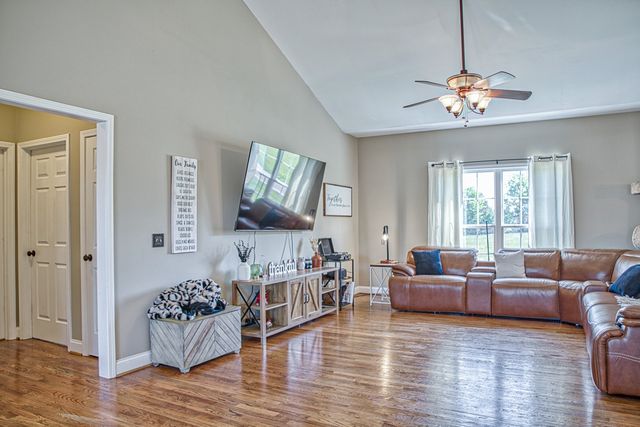 1964 Clemmons Rd, Cookeville, TN 38501