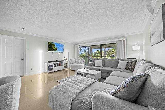 12926 Briarlake Drive 201, Palm Beach Gardens, FL 33418