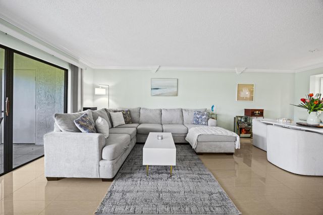 12926 Briarlake Drive 201, Palm Beach Gardens, FL 33418