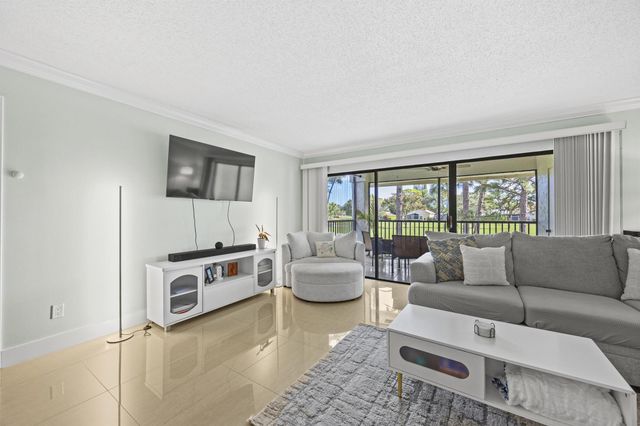 12926 Briarlake Drive 201, Palm Beach Gardens, FL 33418