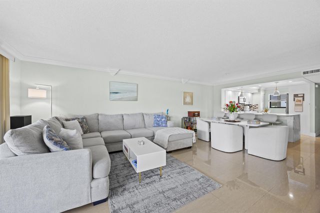 12926 Briarlake Drive 201, Palm Beach Gardens, FL 33418