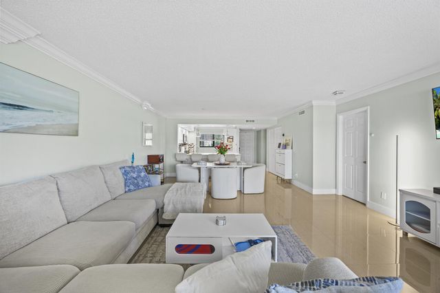 12926 Briarlake Drive 201, Palm Beach Gardens, FL 33418