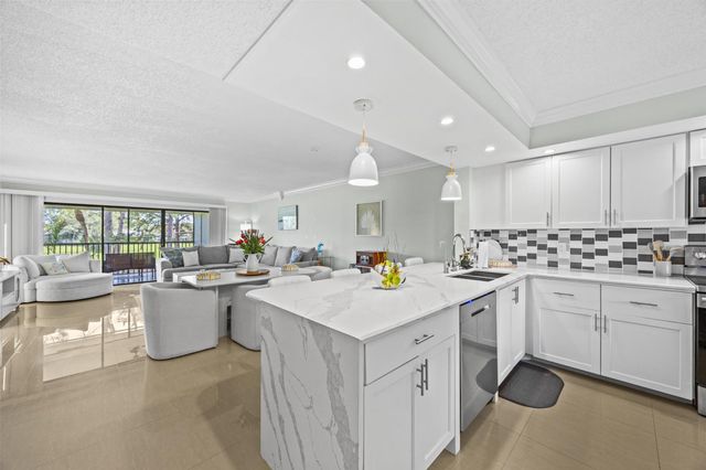 12926 Briarlake Drive 201, Palm Beach Gardens, FL 33418