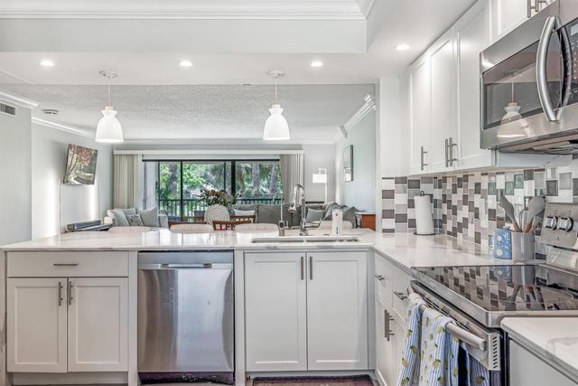 12926 Briarlake Drive 201, Palm Beach Gardens, FL 33418