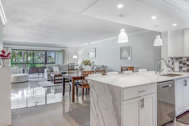 12926 Briarlake Drive 201, Palm Beach Gardens, FL 33418