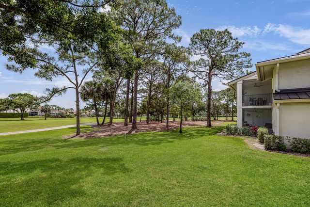 12926 Briarlake Drive 201, Palm Beach Gardens, FL 33418