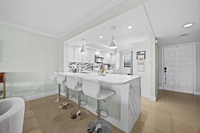 12926 Briarlake Drive 201, Palm Beach Gardens, FL 33418