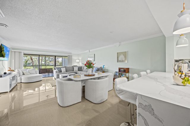 12926 Briarlake Drive 201, Palm Beach Gardens, FL 33418