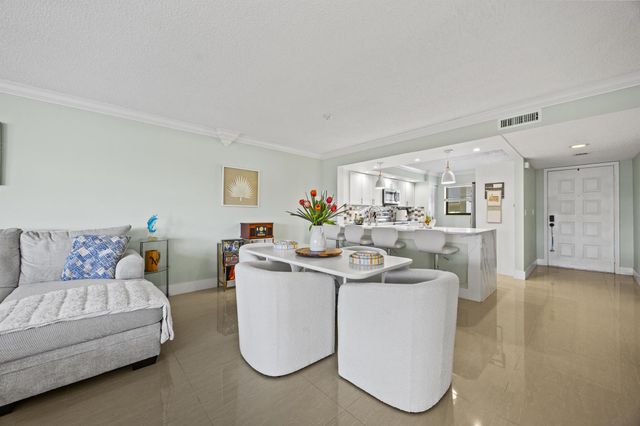 12926 Briarlake Drive 201, Palm Beach Gardens, FL 33418