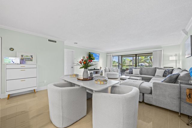 12926 Briarlake Drive 201, Palm Beach Gardens, FL 33418