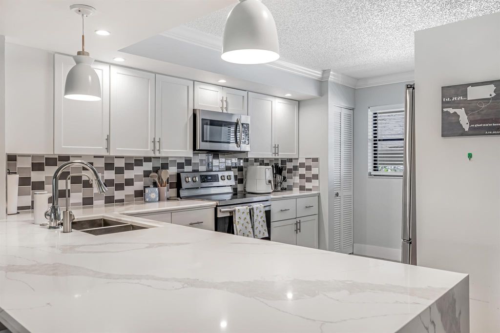 12926 Briarlake Drive 201, Palm Beach Gardens, FL 33418