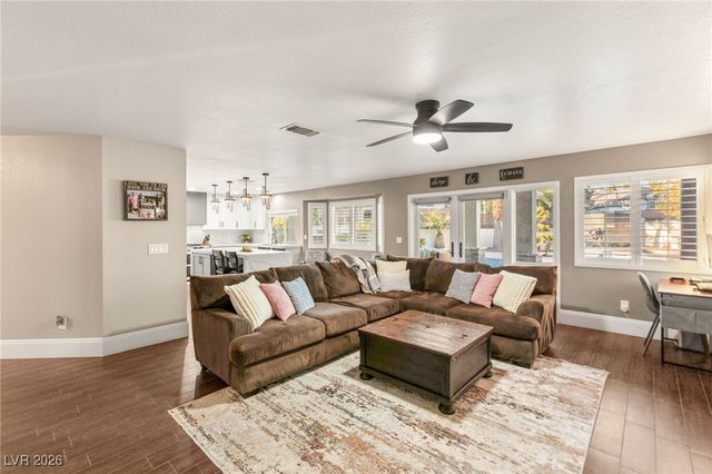 2040 Shadow Brook Way, Henderson, NV 89074