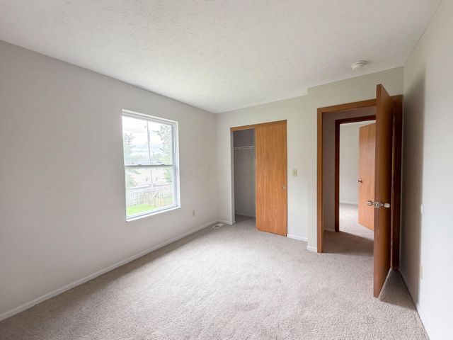 208 Isaac Tharp Street, Pataskala, OH 43062