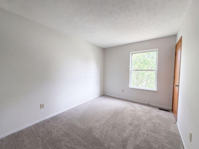 208 Isaac Tharp Street, Pataskala, OH 43062