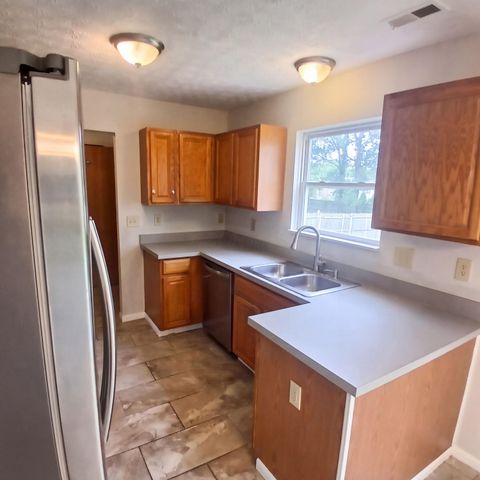 208 Isaac Tharp Street, Pataskala, OH 43062